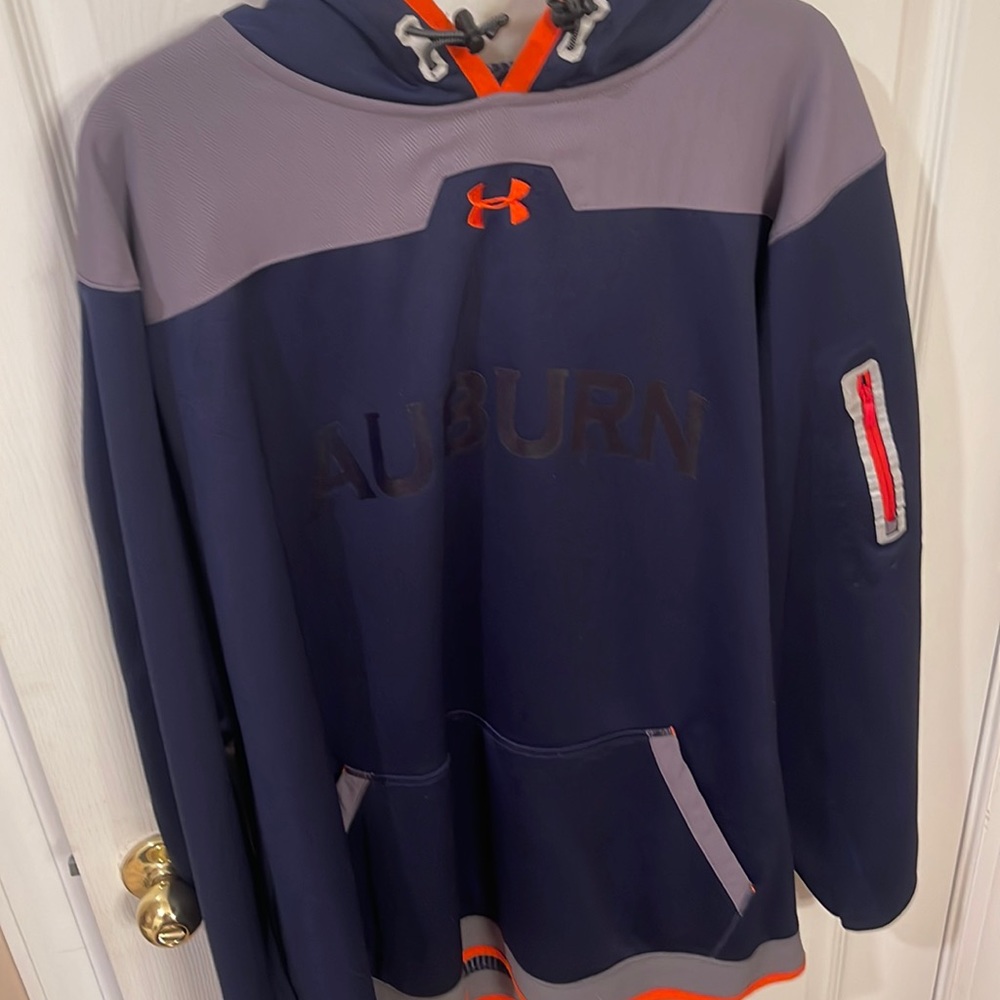Like New ( Barely worn 3XL) Auburn pull over team gear. Great for fall season